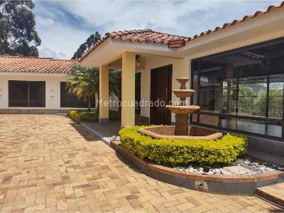 Casa de 4 alcobas en venta en Via Rionegro La Ceja Carmen De Viboral, Rionegro · foto 1 de 20