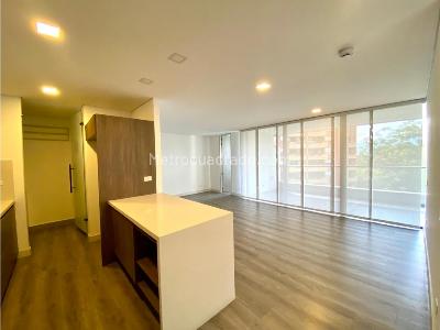 Apartamento de 1 alcoba en venta en El Poblado, Medellín, 89 m² · foto 2 de 20