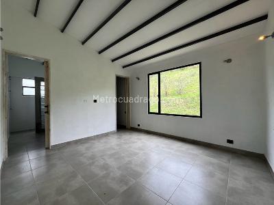 Casa de 4 alcobas en venta en Cabeceras, Rionegro, 264 m² · foto 7 de 13