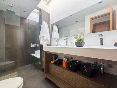 Casa de 4 alcobas en venta en Poblado San Lucas, Medellín, 272 m² · foto 3 de 10