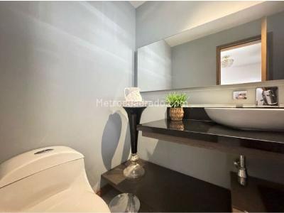 Casa de 4 alcobas en venta en Poblado San Lucas, Medellín, 272 m² · foto 7 de 10