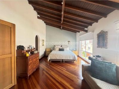 Casa de 4 alcobas en venta en Poblado San Lucas, Medellín, 272 m² · foto 9 de 10