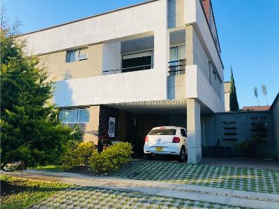 Casa de 3 alcobas en venta en Barro Blanco, Rionegro, 223 m² · foto 2 de 20