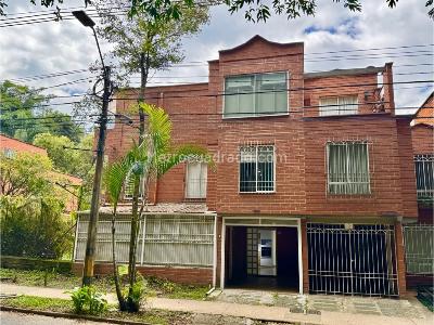 Casa de 4 alcobas en venta en Envigado, Envigado, 210 m² · foto 2 de 20