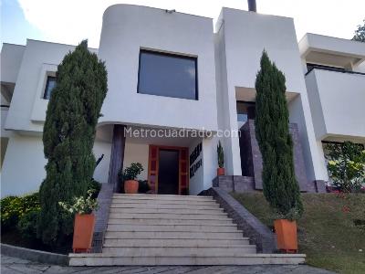 Casa de 5 alcobas en venta en Los Balsos, Medellín · foto 2 de 20