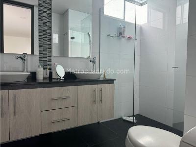 Apartamento de 3 alcobas en venta en El Poblado, Medellín, 139 m² · foto 12 de 14