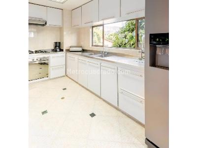 Apartamento en venta en El Poblado, Medellín · foto 3 de 14