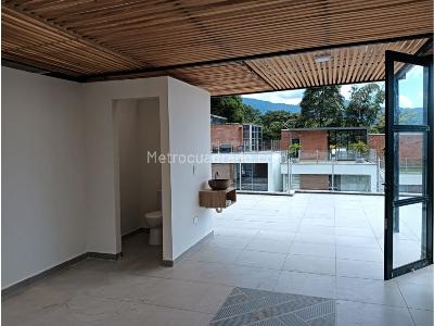 Casa de 3 alcobas en venta en El Esmeraldal, Envigado, 440 m² · foto 8 de 20