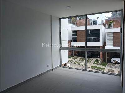 Casa de 3 alcobas en venta en El Esmeraldal, Envigado, 440 m² · foto 18 de 20