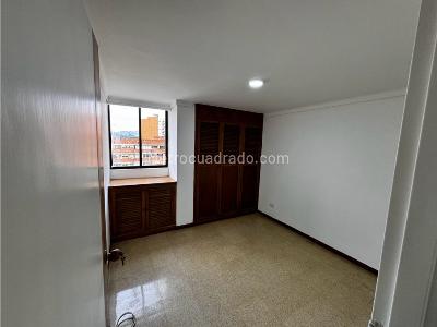 Apartamento de 3 alcobas en venta en Laureles, Medellín, 130 m² · foto 4 de 19