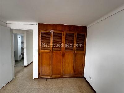 Apartamento de 3 alcobas en venta en Laureles, Medellín, 130 m² · foto 7 de 19