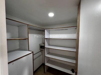 Apartamento de 3 alcobas en venta en Laureles, Medellín, 130 m² · foto 10 de 19