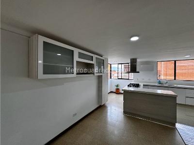 Apartamento de 3 alcobas en venta en Laureles, Medellín, 130 m² · foto 15 de 19