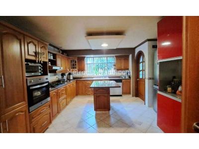 Casa de 5 alcobas en venta en El Poblado, Medellín, 344 m² · foto 14 de 20