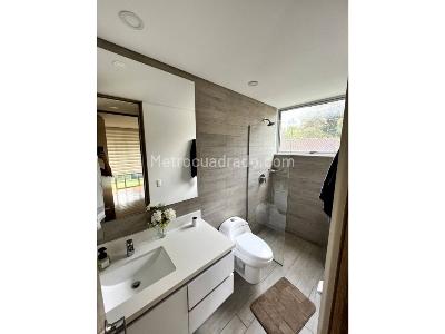 Apartamento de 2 alcobas en venta en Poblado El Campestre, Medellín, 69 m² · foto 10 de 14