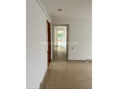 Apartamento de 3 alcobas en venta en Laureles, Medellín, 214 m² · foto 2 de 11