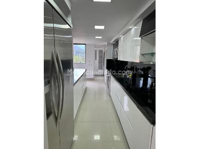 Apartamento de 3 alcobas en venta en El Poblado, Medellín, 240 m² · foto 10 de 20