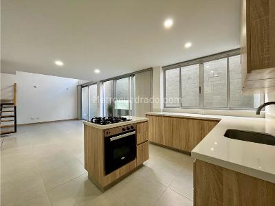 Casa de 3 alcobas en venta en San Antonio De Pereira, Rionegro, 162 m² · foto 3 de 20