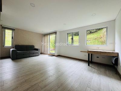 Casa de 3 alcobas en venta en Alto De Las Palmas, Medellín, 330 m² · foto 3 de 20