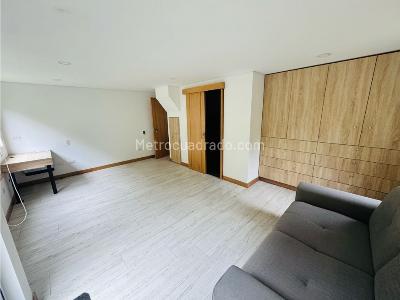 Casa de 3 alcobas en venta en Alto De Las Palmas, Medellín, 330 m² · foto 4 de 20