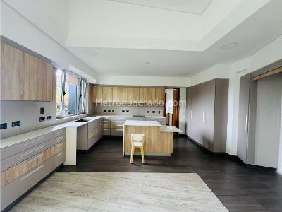 Casa de 3 alcobas en venta en Alto De Las Palmas, Medellín, 330 m² · foto 10 de 20