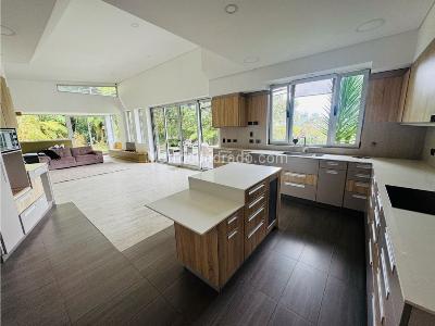 Casa de 3 alcobas en venta en Alto De Las Palmas, Medellín, 330 m² · foto 12 de 20