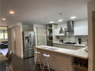 Apartamento de 4 alcobas en venta en El Poblado, Medellín, 206 m² · foto 2 de 20