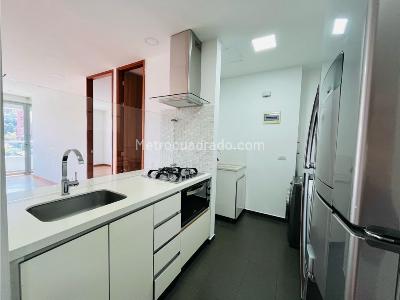 Apartamento de 2 alcobas en venta en El Poblado, Medellín, 88 m² · foto 2 de 20