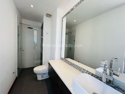 Apartamento de 2 alcobas en venta en El Poblado, Medellín, 88 m² · foto 15 de 20