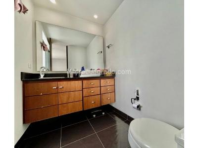 Apartamento de 2 alcobas en venta en El Poblado, Medellín, 146 m² · foto 4 de 15