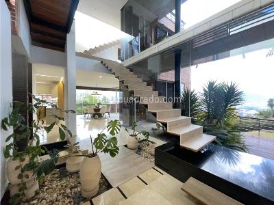Casa de 5 alcobas en venta en Altos Del Poblado, Medellín, 1000 m² · foto 2 de 20
