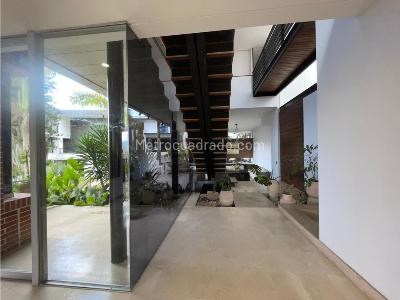 Casa de 5 alcobas en venta en Altos Del Poblado, Medellín, 1000 m² · foto 9 de 20