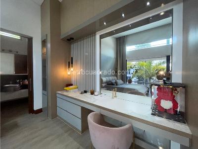 Casa de 5 alcobas en venta en Altos Del Poblado, Medellín, 1000 m² · foto 13 de 20