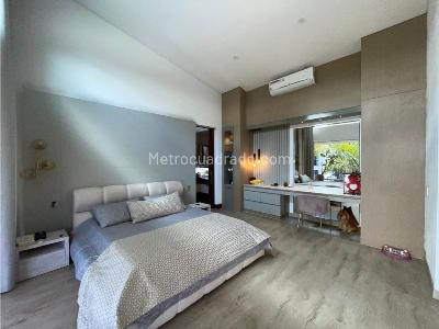 Casa de 5 alcobas en venta en Altos Del Poblado, Medellín, 1000 m² · foto 18 de 20