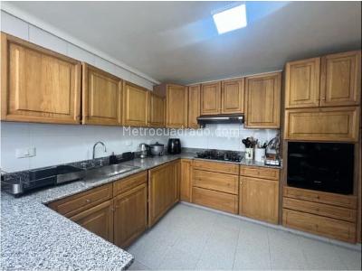 Casa de 4 alcobas en venta en San Lucas, Medellín, 272 m² · foto 6 de 11