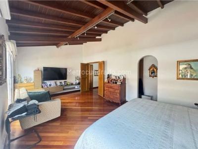 Casa de 4 alcobas en venta en San Lucas, Medellín, 272 m² · foto 10 de 11