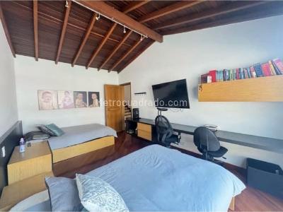 Casa de 4 alcobas en venta en San Lucas, Medellín, 272 m² · foto 11 de 11