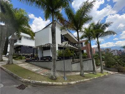 Casa en Arriendo, Altos Del Poblado, Medellín