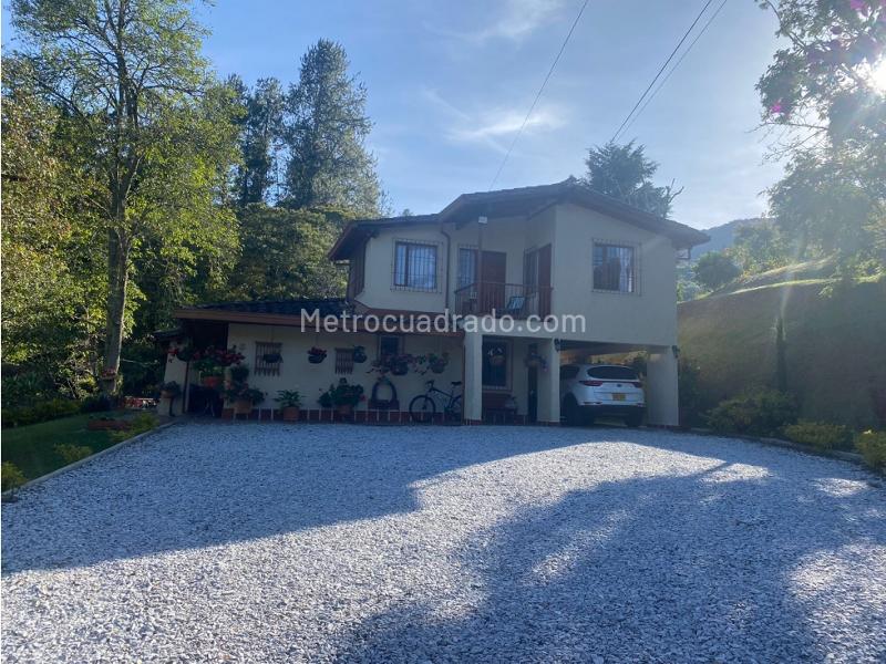 Countryside 4BR House for Rent in El Retiro - 2