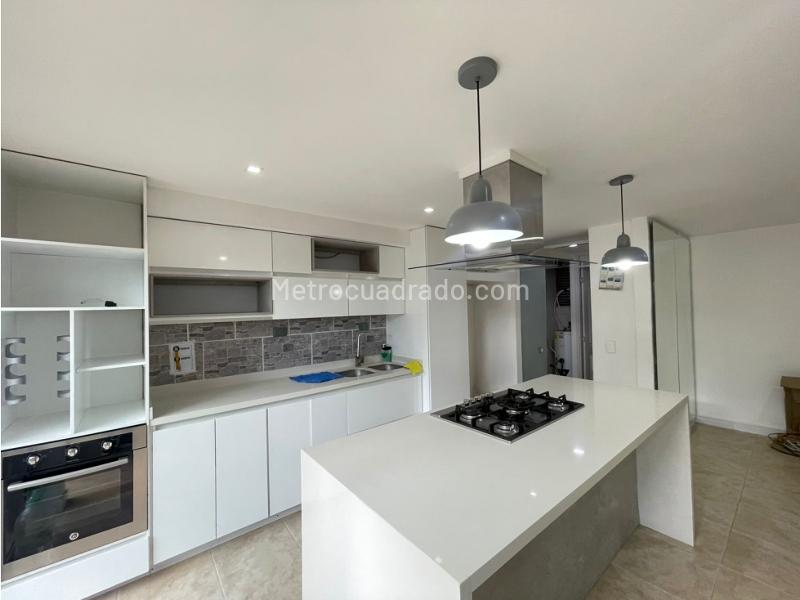 Spacious 5BR House with 5 Baths in El Poblado - 2