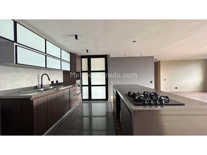 Modern 2BR Apartment with Balcony in El Poblado - 3