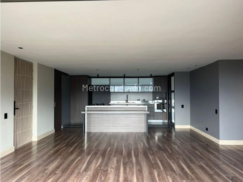 Modern 2BR Apartment with Balcony in El Poblado - 5