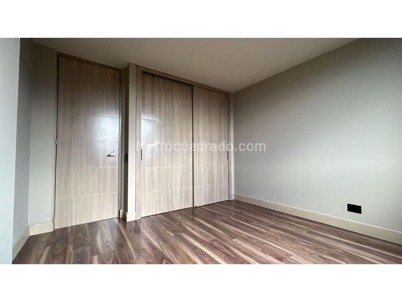Modern 2BR Apartment with Balcony in El Poblado - 9