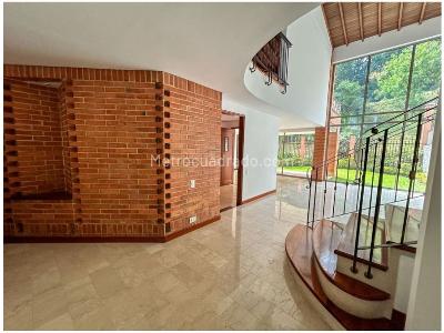 Casa de 3 alcobas en arriendo en El Poblado, Medellín, 275 m² · foto 2 de 18