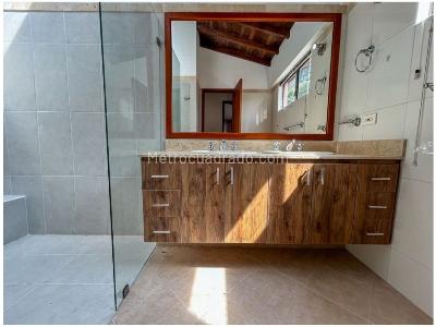 Casa de 3 alcobas en arriendo en El Poblado, Medellín, 275 m² · foto 7 de 18