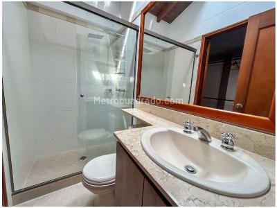 Casa de 3 alcobas en arriendo en El Poblado, Medellín, 275 m² · foto 12 de 18