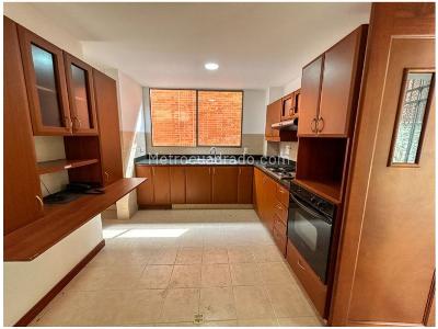 Casa de 3 alcobas en arriendo en El Poblado, Medellín, 275 m² · foto 13 de 18