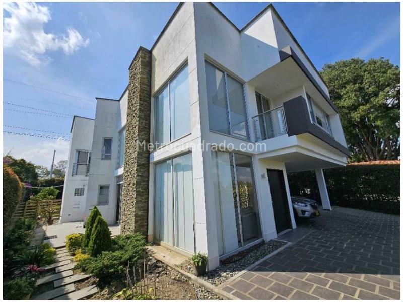 Casa amplia de 4 alcobas en arriendo en Gualanday, Rionegro - 2