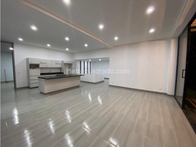 Casa amplia de 2 alcobas en arriendo cerca al aeropuerto en Rionegro - 2