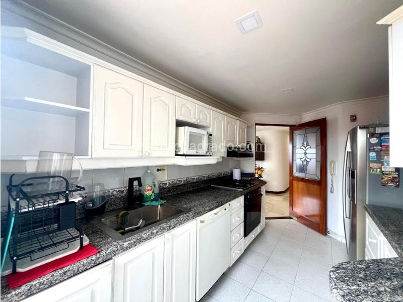 Apartamento Amoblado de 3 Alcobas en El Poblado Los Balsos - 8